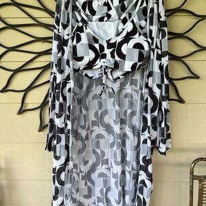 Stylish Black and White Geometric Swimwear